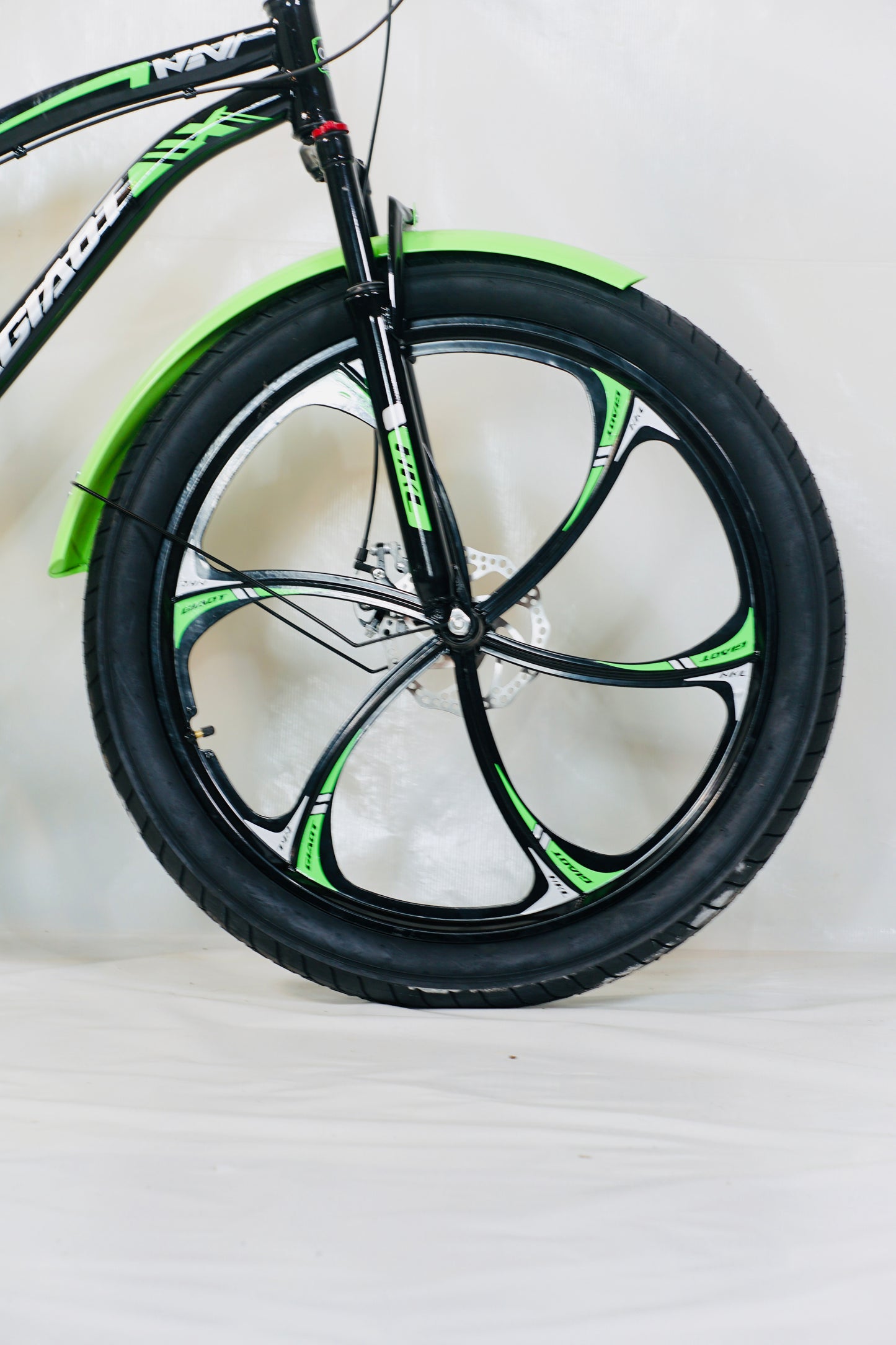Giot 26 Inch Bicycle Dual Hydraulic Shocks in Green Color