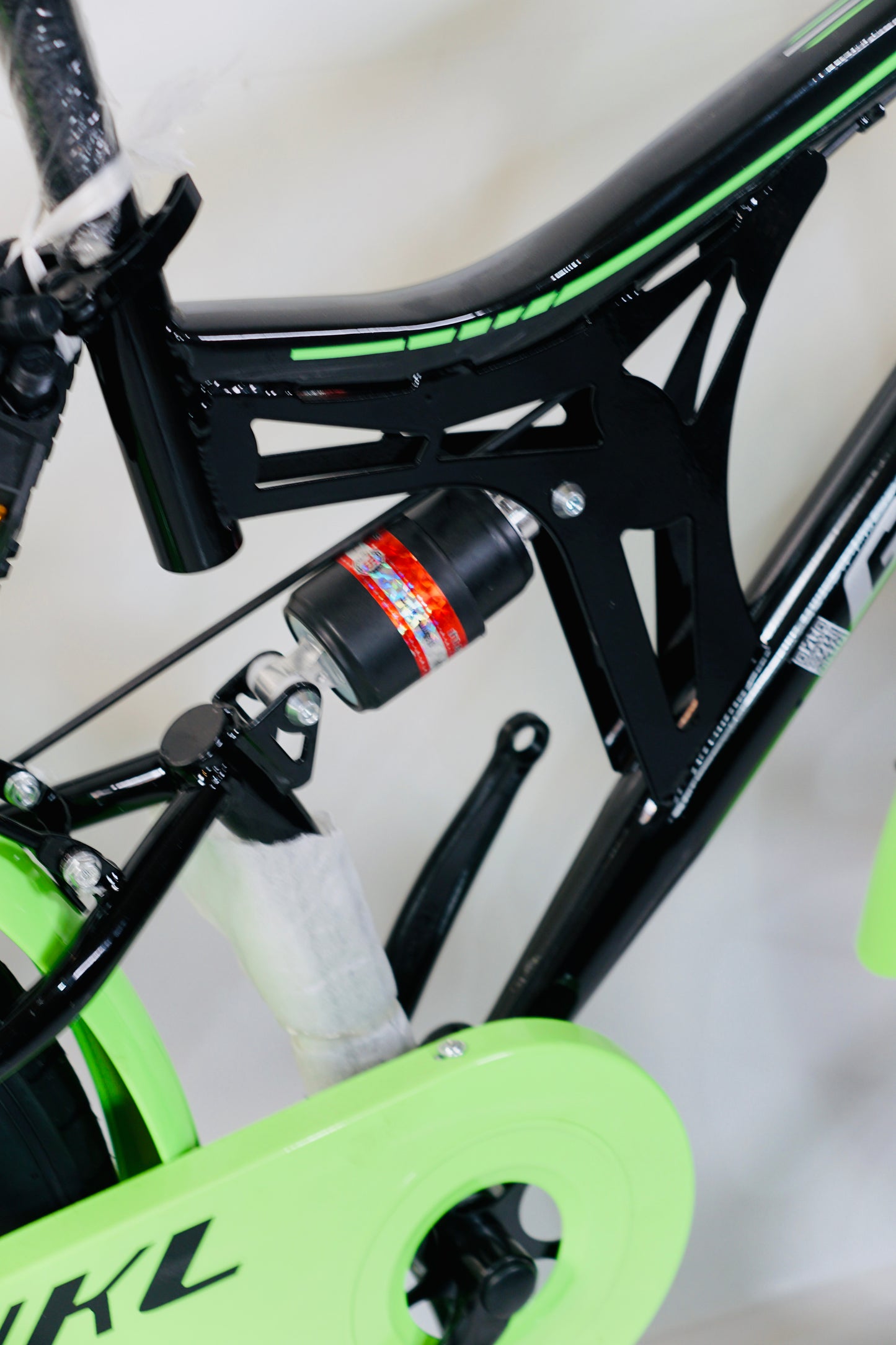 Giot 26 Inch Bicycle Dual Hydraulic Shocks in Green Color