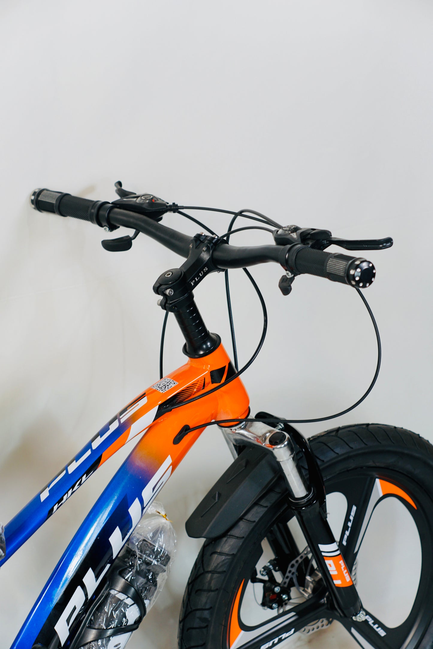 Plus 20 Inch Mountain Bike with 24 Speed Gear System in Blue Color