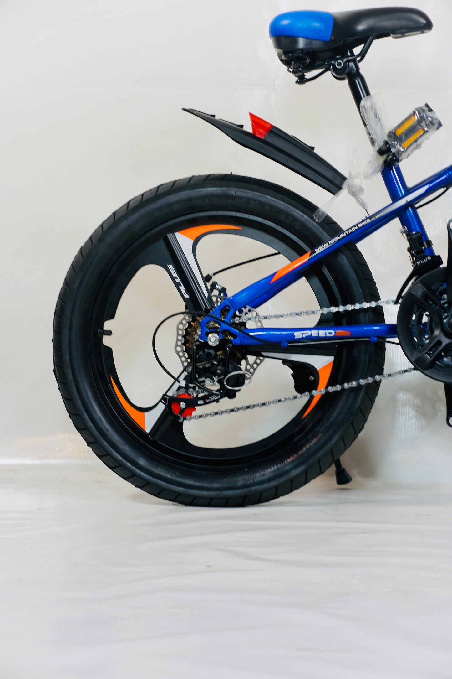Plus 20 Inch Mountain Bike with 24 Speed Gear System in Blue Color
