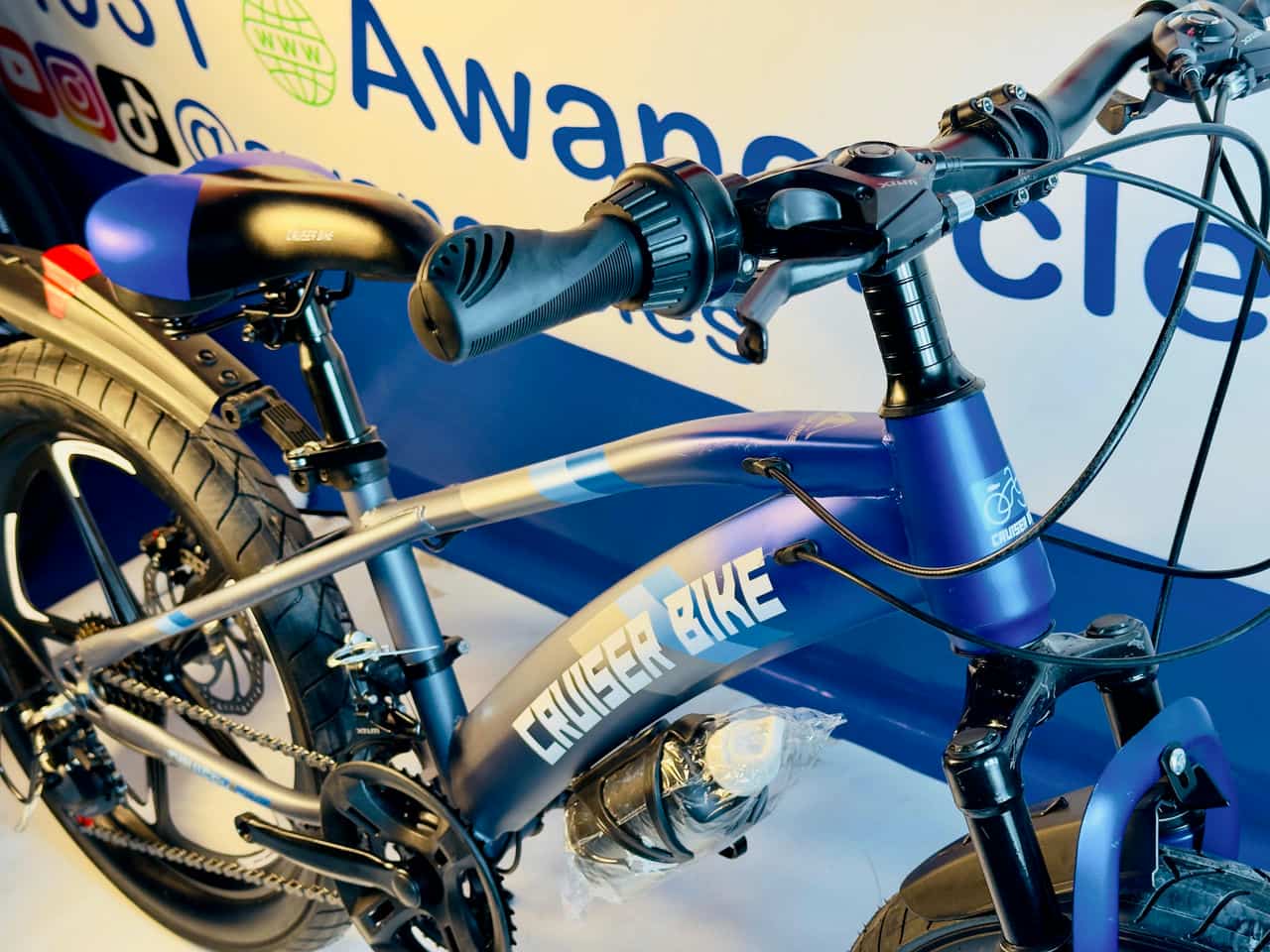 Cruiser Bike in Blue Color with Disk Brakes and Hydraulic Shocks