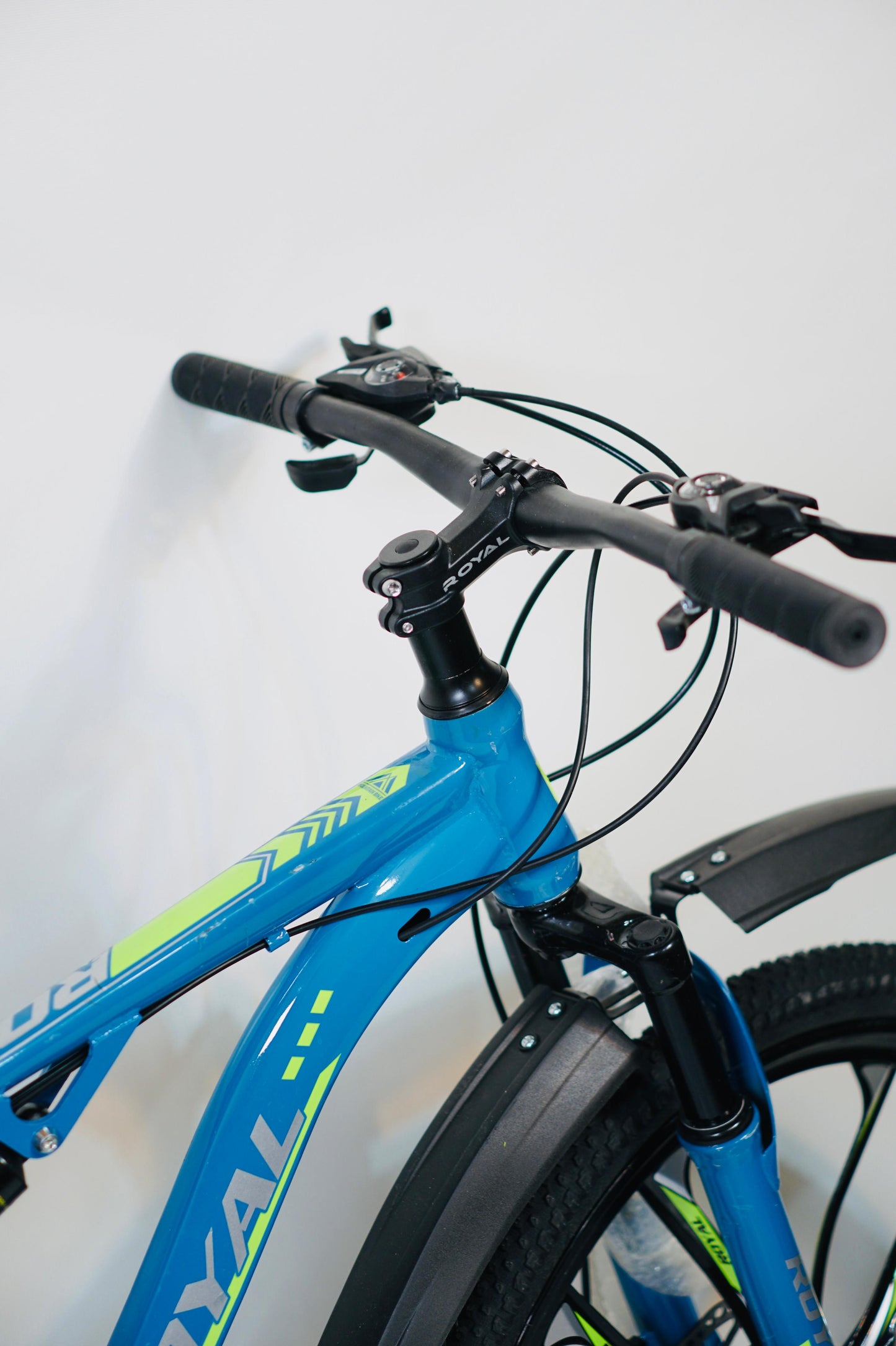 24 Inch Gear Cycle with Dual Disc Brakes & Hydraulic Shocks Blue Color
