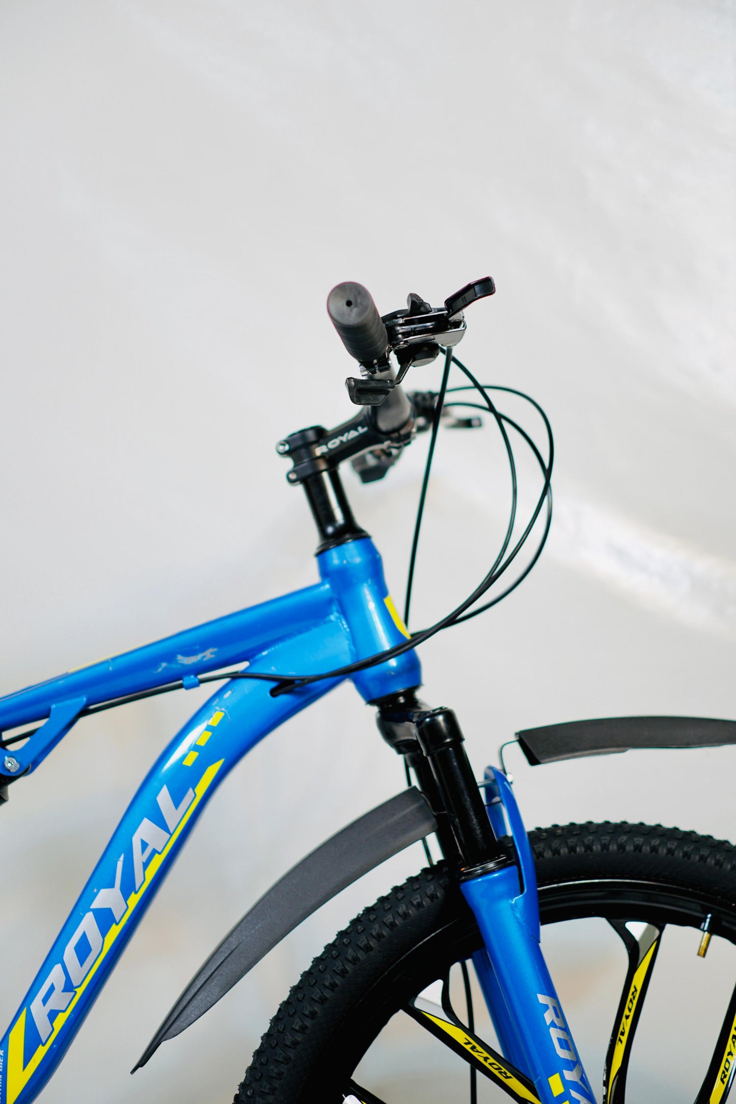 24 Inch Gear Cycle with Dual Disc Brakes & Hydraulic Shocks Blue and Yellow Color