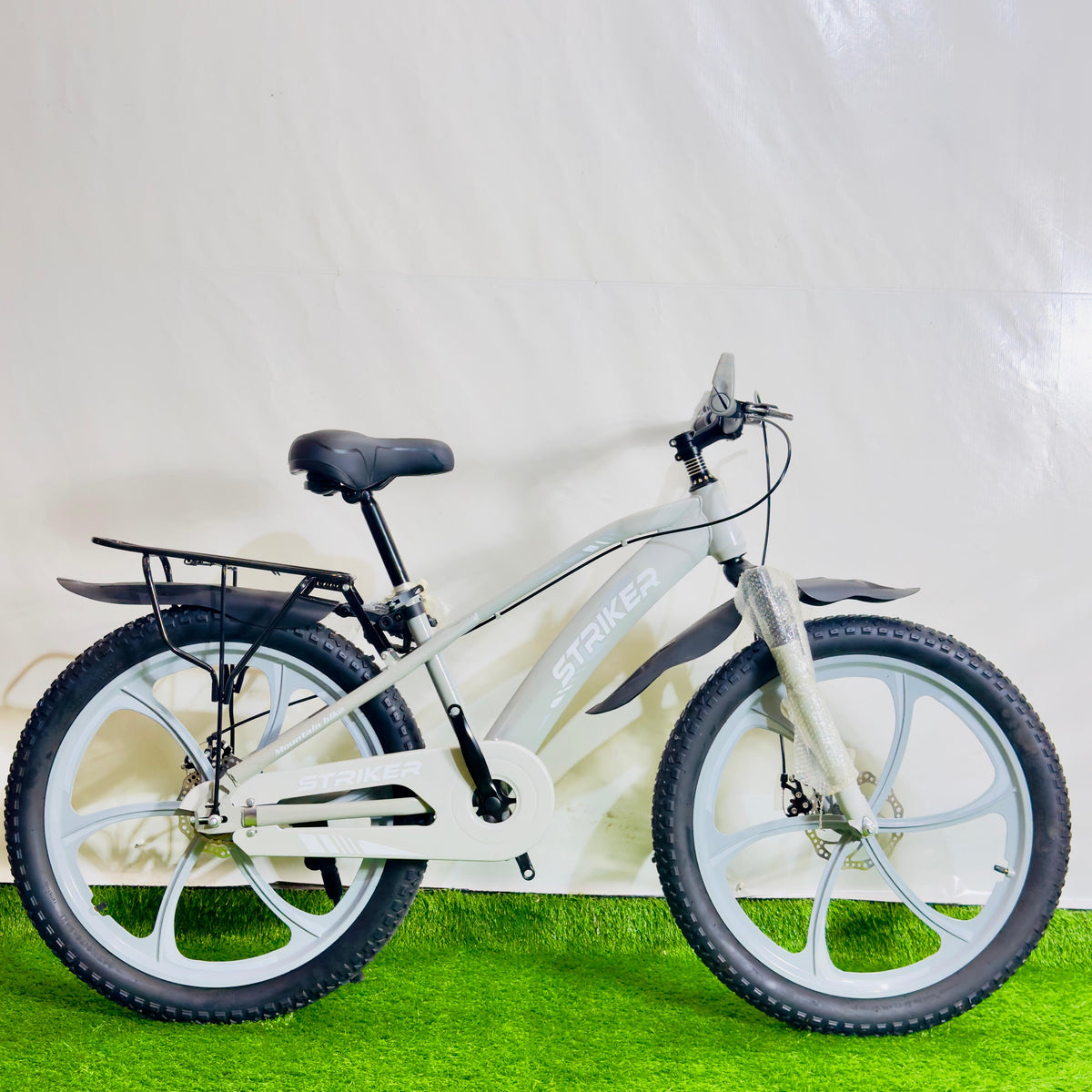 STRIKER 24 Inch Sports Bicycle Sleek Gray Edition
