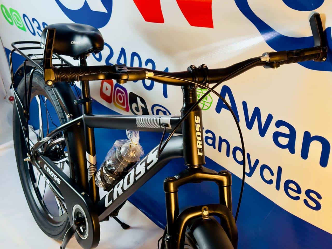 Cross Cycle in Black Color with Fat Tires and Dual Disk Brakes