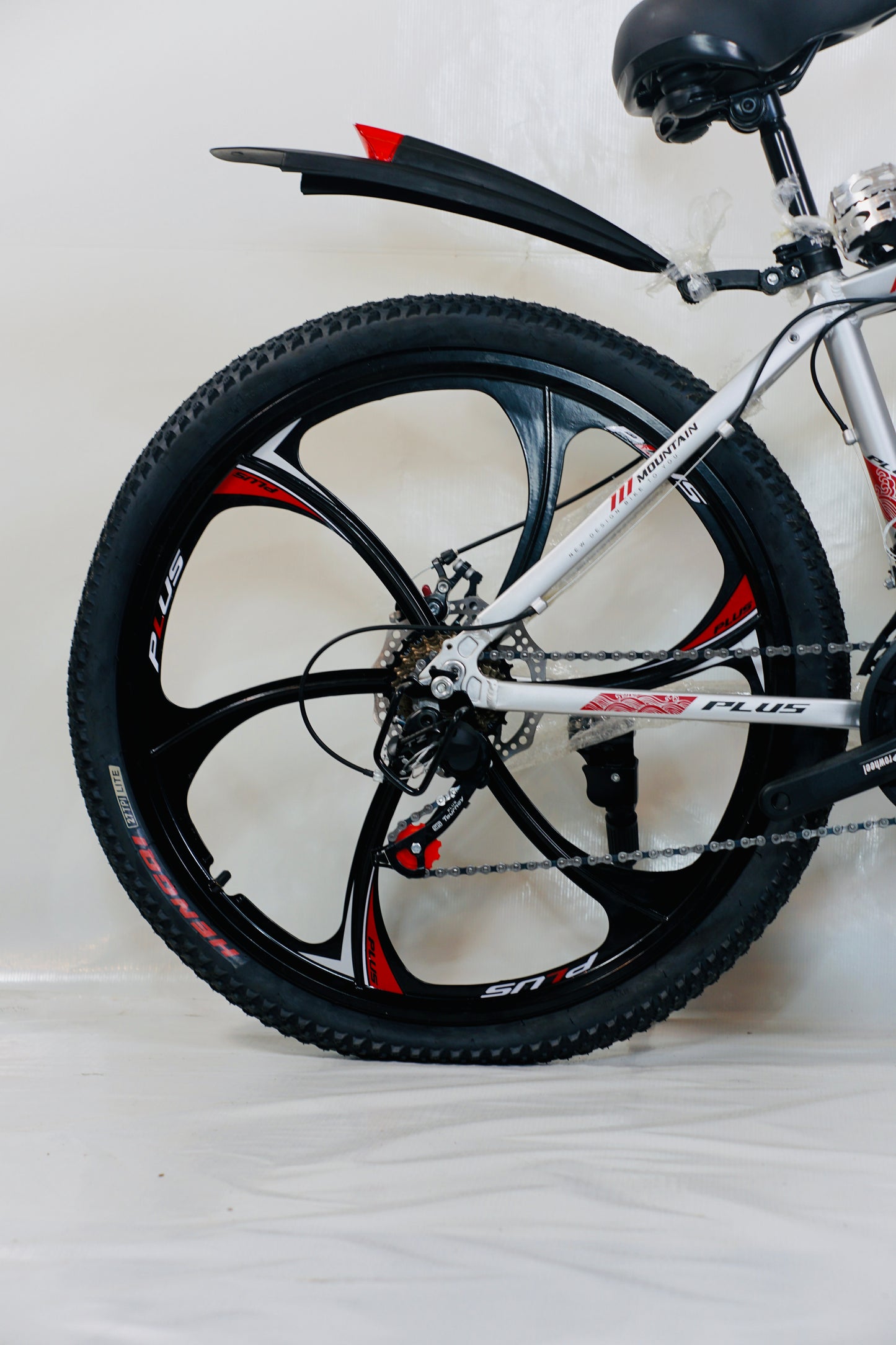 Plus 26 Inch Mountain Bike 24 Speed Gear System in Red Color