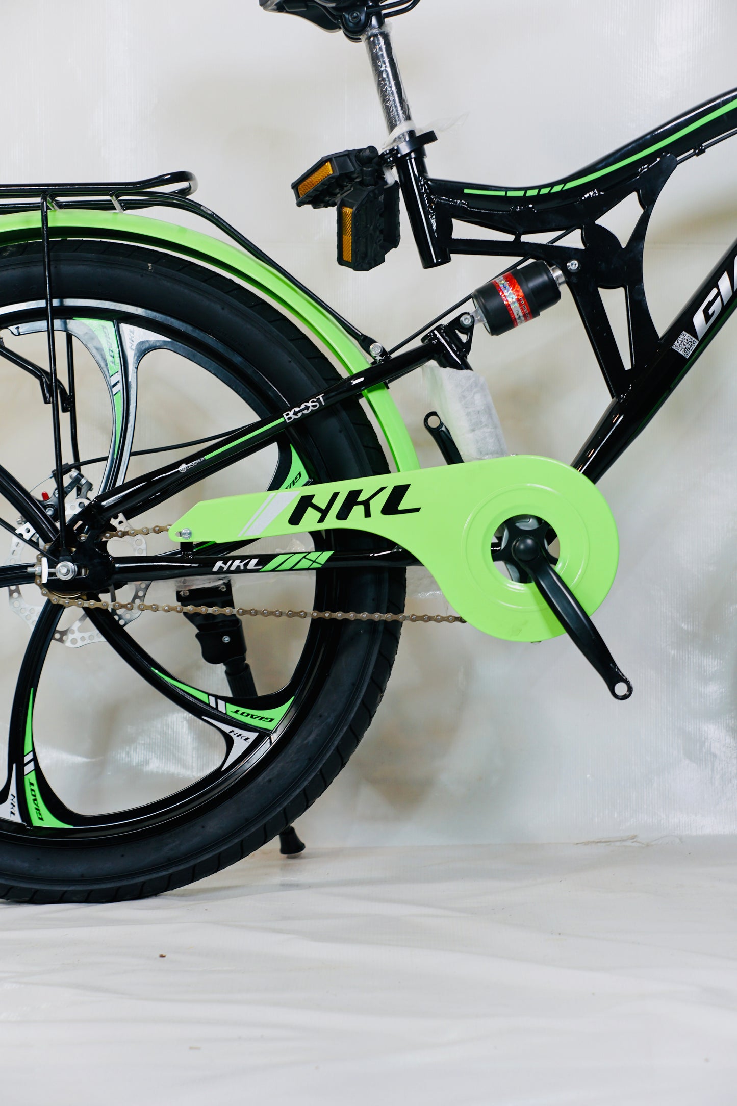 Giot 26 Inch Bicycle Dual Hydraulic Shocks in Green Color