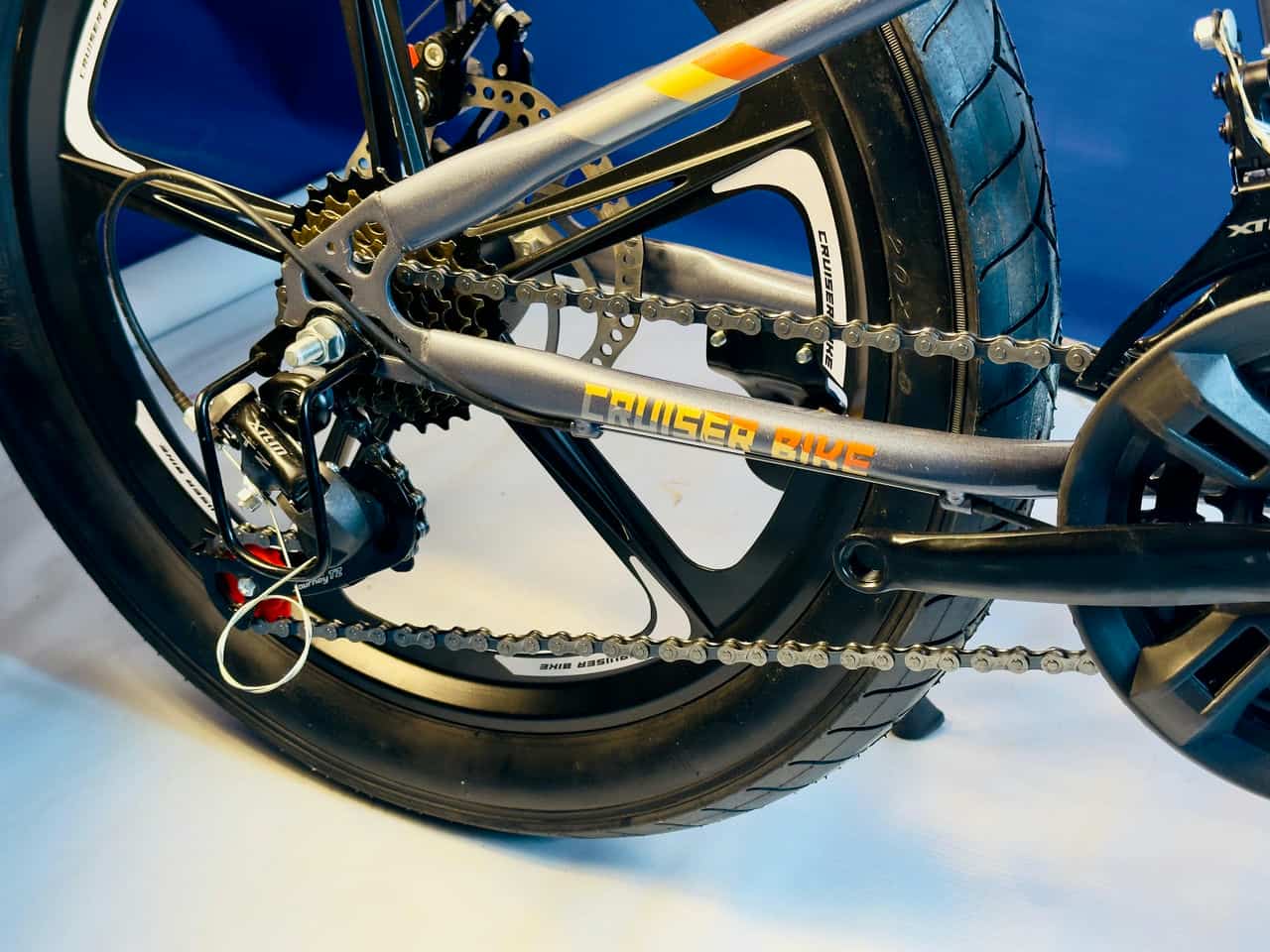 Cruiser Bike in Redish Tone with Disk Brakes and Hydraulic Shocks