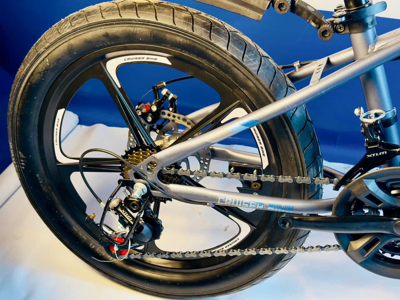 Cruiser Bike in Blue Color with Disk Brakes and Hydraulic Shocks