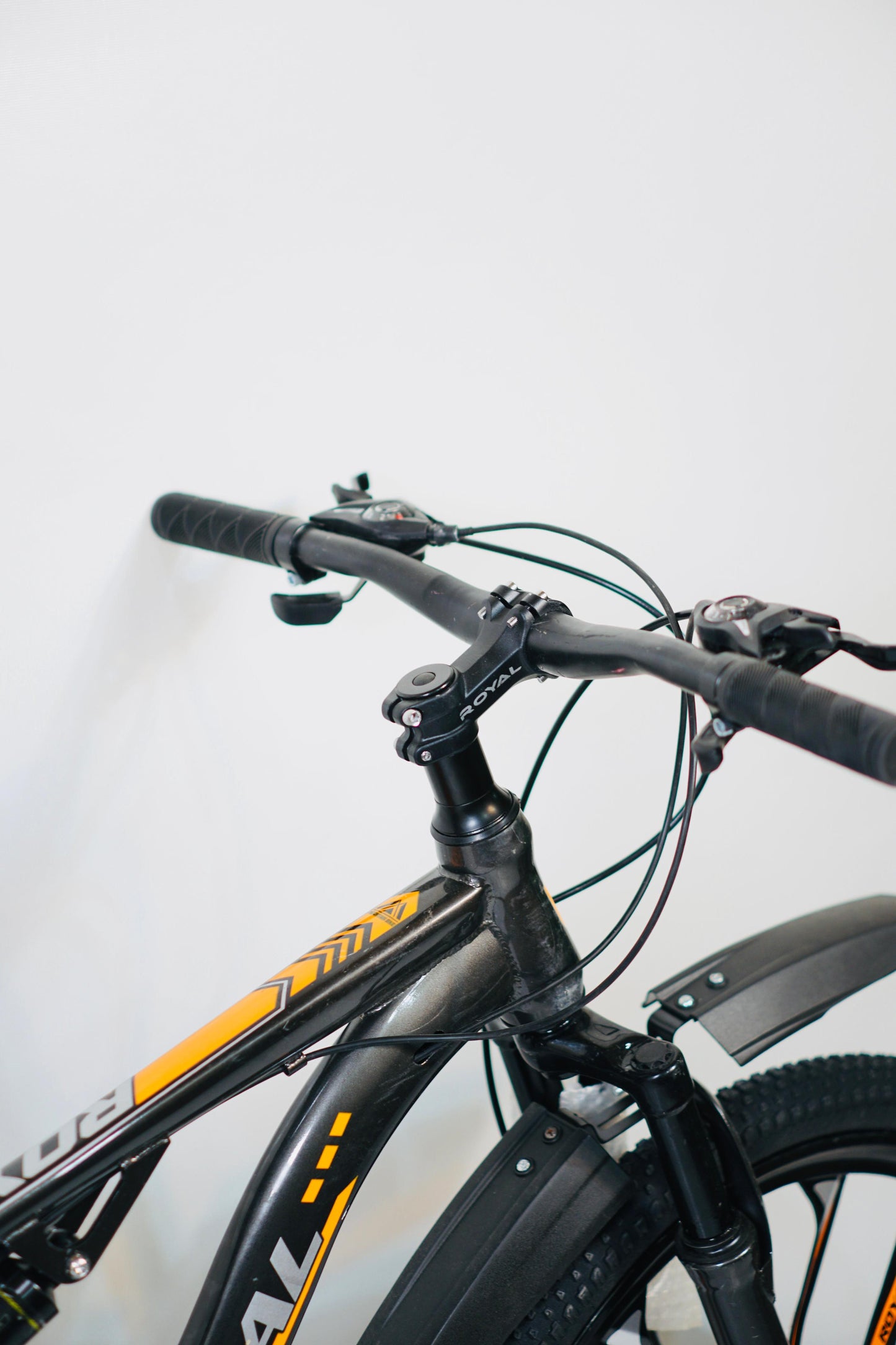 24 Inch Gear Cycle with Dual Disc Brakes & Hydraulic Shocks Black Color