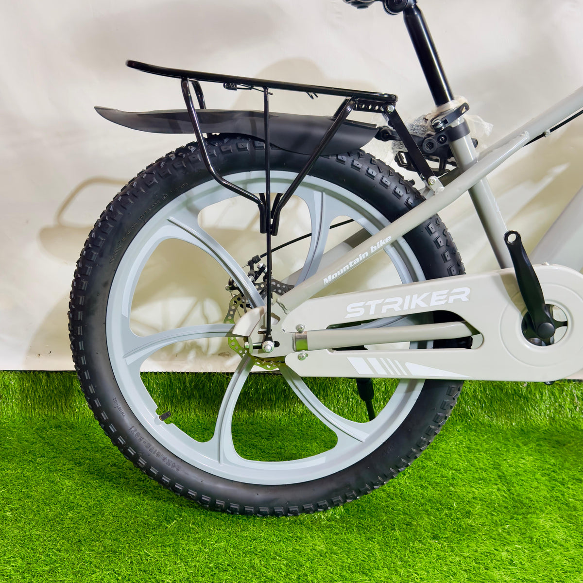 STRIKER 24 Inch Sports Bicycle Sleek Gray Edition