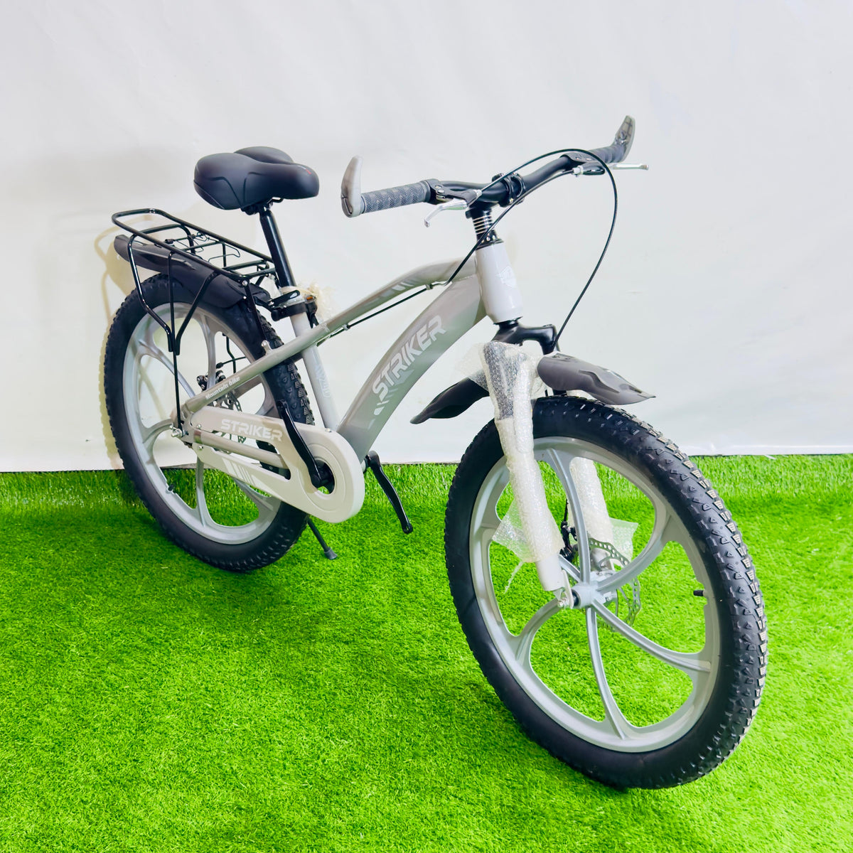 STRIKER 24 Inch Sports Bicycle Sleek Gray Edition